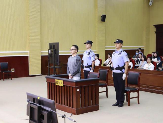 光大信托原董事长闫桂军，被控受贿超2亿、违法放贷63.9亿