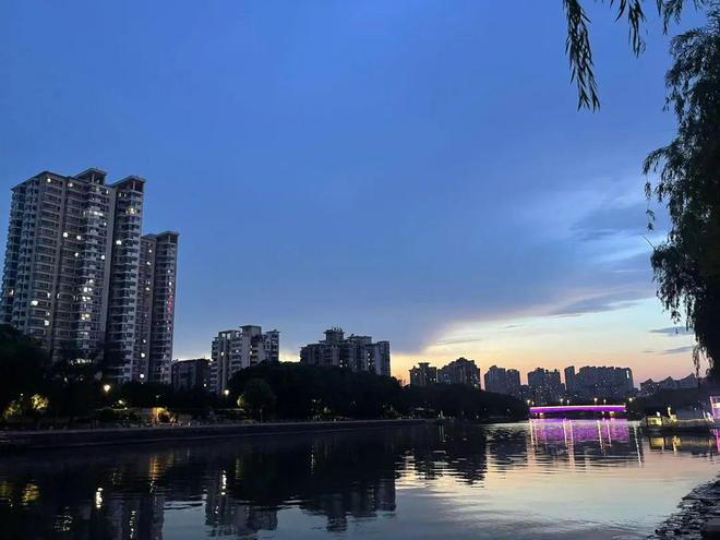 三盘齐降，最高四成！中海搅动南京楼市