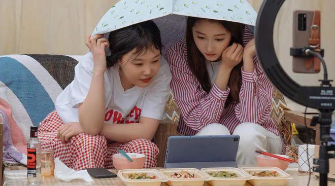 直播自己摆摊有人看吗__夏芽凉拳头入是哪部