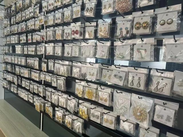 _02年男生做女性饰品，年销售额超1000万元_02年男生做女性饰品，年销售额超1000万元