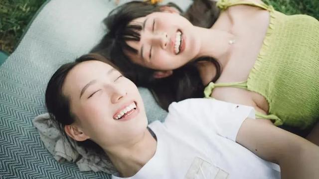 卖唱小红_00后脱单神器_