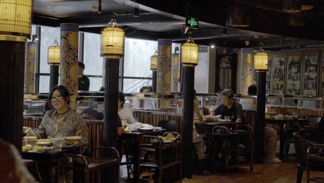 在餐饮倒闭潮里，他们凭什么“长生”20年？__在餐饮倒闭潮里，他们凭什么“长生”20年？