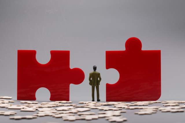 第三季度营收净利双下滑，依依股份全资收购高爷家，跨界求增长