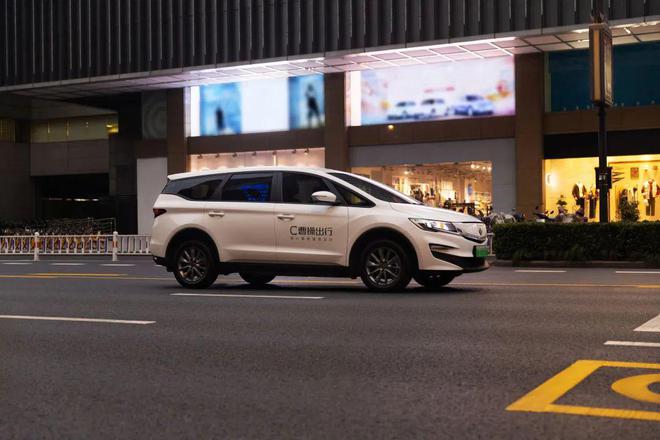 Robotaxi爆发年，自动驾驶将迎GPT时刻？__Robotaxi爆发年，自动驾驶将迎GPT时刻？