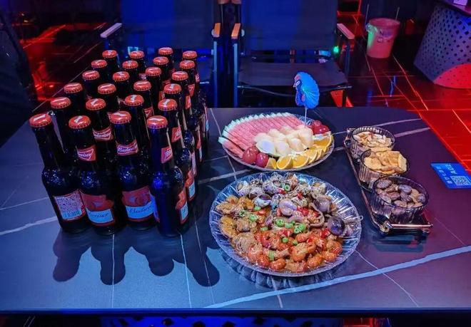 _年轻人集体戒酒，让“老登”酒企的天快塌了_年轻人集体戒酒，让“老登”酒企的天快塌了