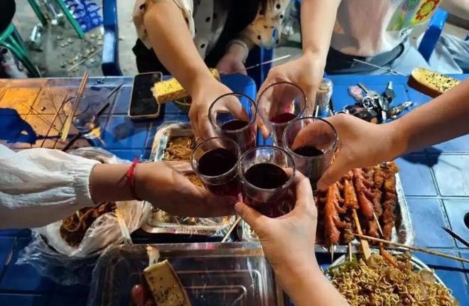 年轻人集体戒酒，让“老登”酒企的天快塌了_年轻人集体戒酒，让“老登”酒企的天快塌了_