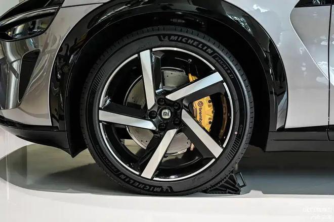 比迈巴赫多1度，小米汽车为粉丝们造了一辆“豪车”__比迈巴赫多1度，小米汽车为粉丝们造了一辆“豪车”