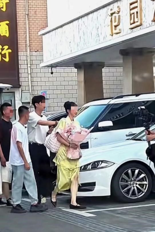 二婚办婚礼吗_去酒店陪富婆要准备什么_