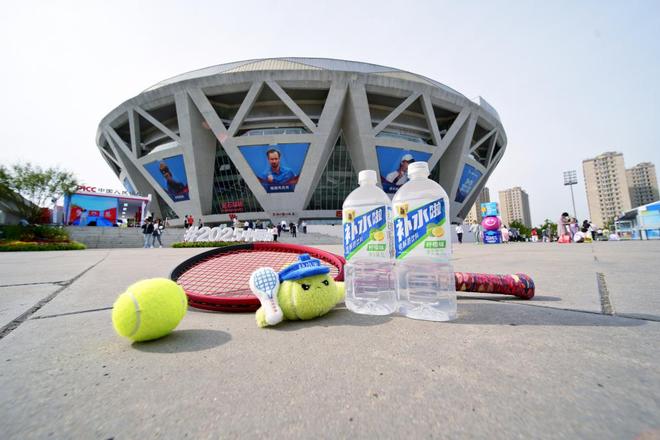 货车司机的“老伙计”竟被健身党抢着买？东鹏饮料凭“补水啦”破局新场景