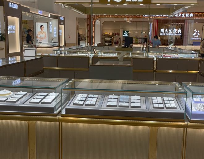五一购金热情不高？金价过山车！饰品金跌破1000元/克，到店咨询人数骤降_五一购金热情不高？金价过山车！饰品金跌破1000元/克，到店咨询人数骤降_