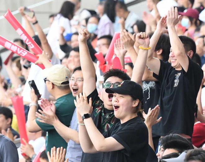 “苏超”一夜爆火，背后高人指点？_“苏超”一夜爆火，背后高人指点？_