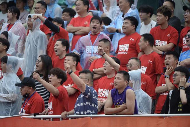 “苏超”一夜爆火，背后高人指点？__“苏超”一夜爆火，背后高人指点？