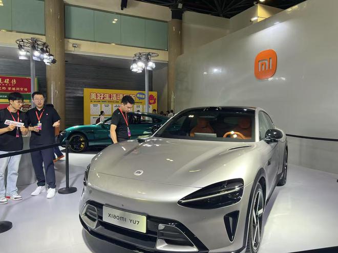 _雷军宣布小米全资造车视频_雷军的汽车