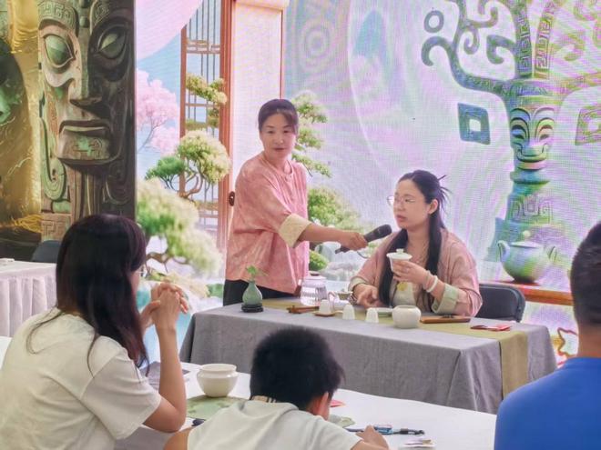 老字号“逆生长”现场直击：酱菜缸里泡出冰淇淋，豆腐坊变身科技乐园__老字号“逆生长”现场直击：酱菜缸里泡出冰淇淋，豆腐坊变身科技乐园