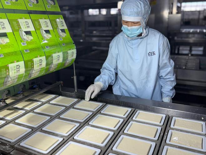 老字号“逆生长”现场直击：酱菜缸里泡出冰淇淋，豆腐坊变身科技乐园_老字号“逆生长”现场直击：酱菜缸里泡出冰淇淋，豆腐坊变身科技乐园_