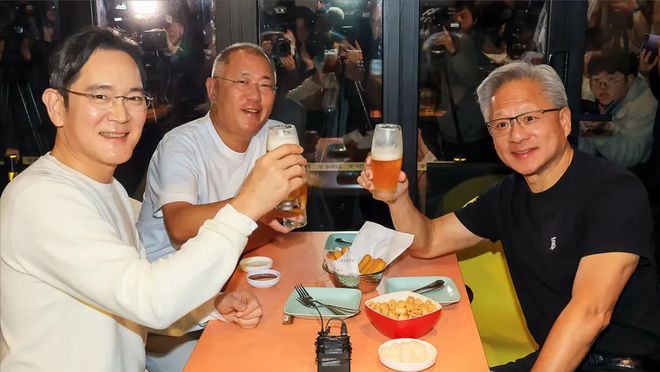 _黄仁勋跟韩国两财阀嗨吃炸鸡，这几股大幅异动_黄仁勋跟韩国两财阀嗨吃炸鸡，这几股大幅异动