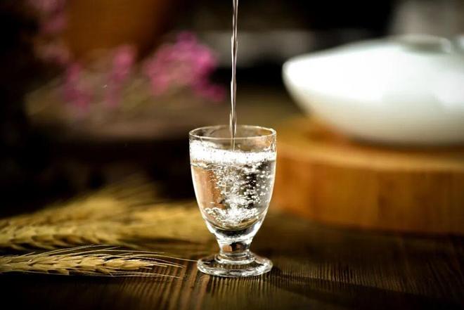 用中国品牌讲中国故事__白酒文化源远流长