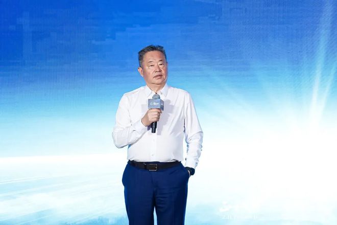 宁高宁，不躺平
