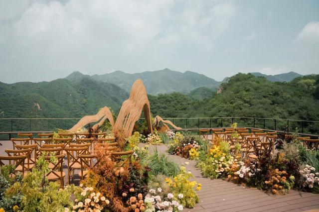 “双春年”带火婚庆经济，年轻人偏爱“小而精”定制婚礼｜华夏双节观察