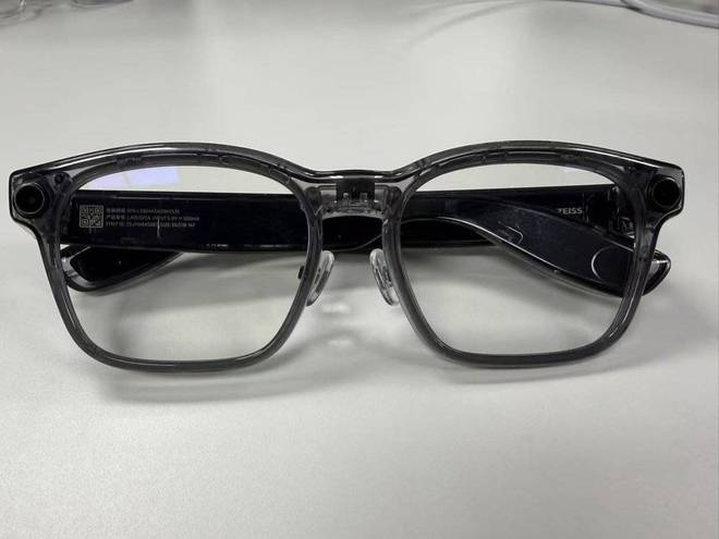 眼镜片被打火机烧了一下怎么办_眼镜镜片被火烤花了_