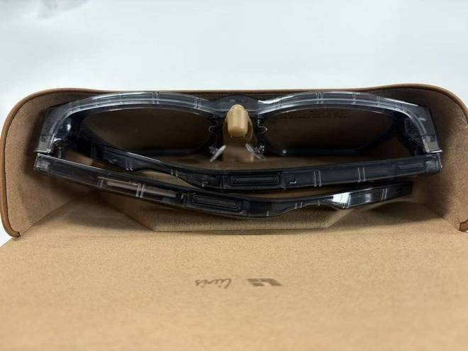 眼镜镜片被火烤花了__眼镜片被打火机烧了一下怎么办