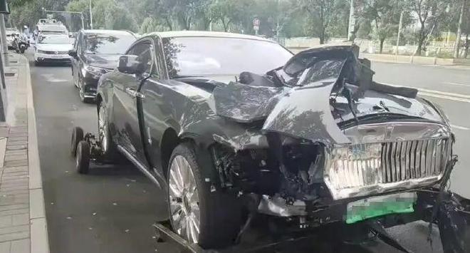 交警遇袭身亡__交警发生车祸