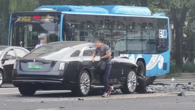 车祸现场家属嗷嗷大哭视频__车祸家属痛哭