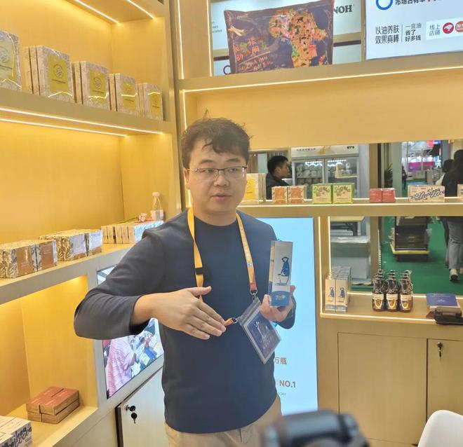 _聚焦进博|在交流与交友中觅商机_聚焦进博|在交流与交友中觅商机