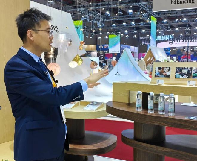 聚焦进博|在交流与交友中觅商机_聚焦进博|在交流与交友中觅商机_