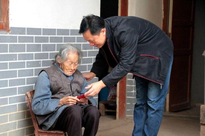 为什么年轻人更要交社保？