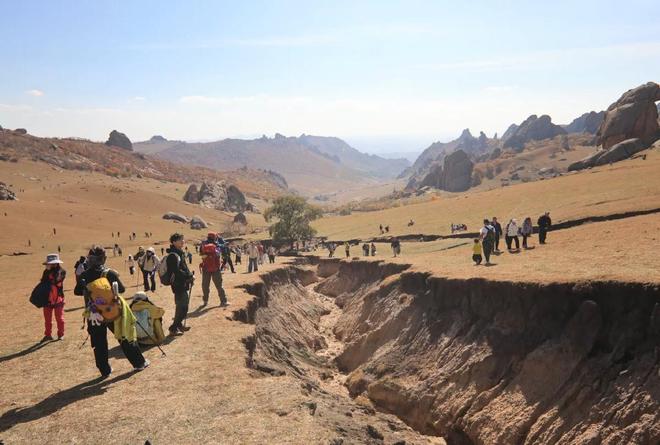 _去斗篷山景区路怎么样_人应该趁着年轻去流浪
