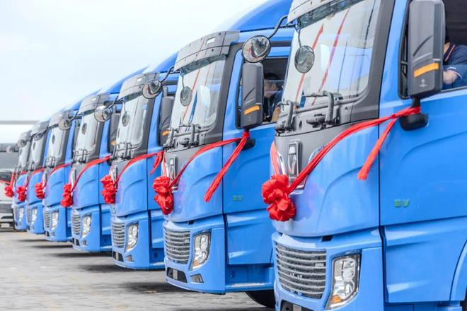 东风重卡与福田重卡哪个好_东风福田货车_