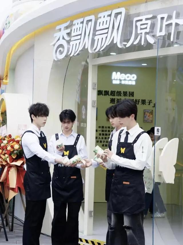 “一日店长”流量狂欢局，有人倒贴几千元“打工”__“一日店长”流量狂欢局，有人倒贴几千元“打工”