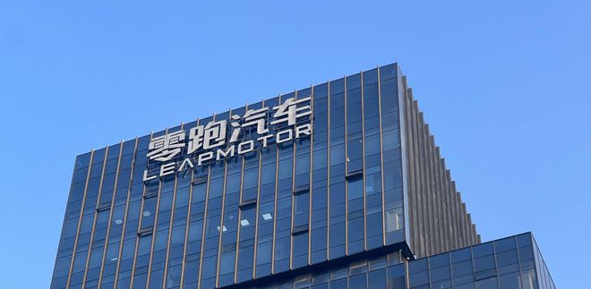 御龙在天没有掉队来__理想蔚来suv