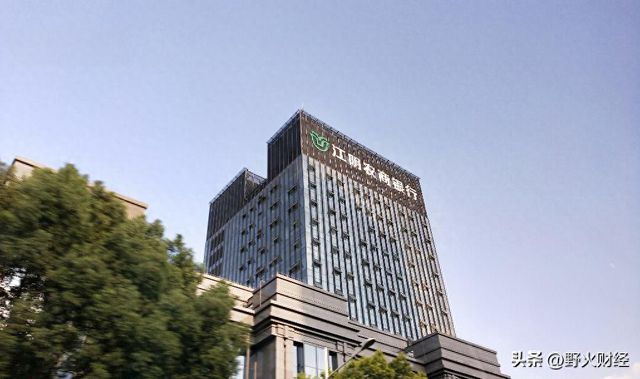 江阴银行任命85后副行长，去年人均薪酬38万元