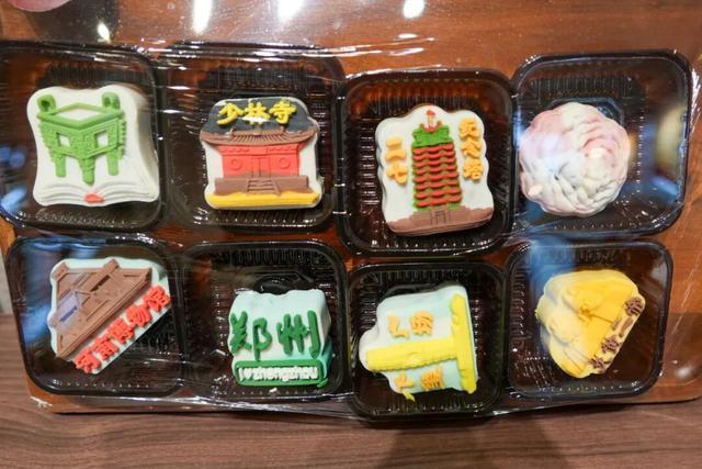 _今年月饼新口味_去年月饼