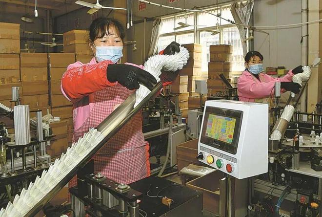 羽毛球价格疯涨，安徽小城的百亿生意藏不住了__羽毛球价格疯涨，安徽小城的百亿生意藏不住了