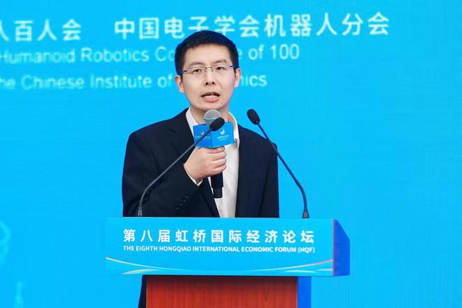 具身智能何时实现“ChatGPT时刻”，王兴兴说了个关键前提丨聚焦进博会