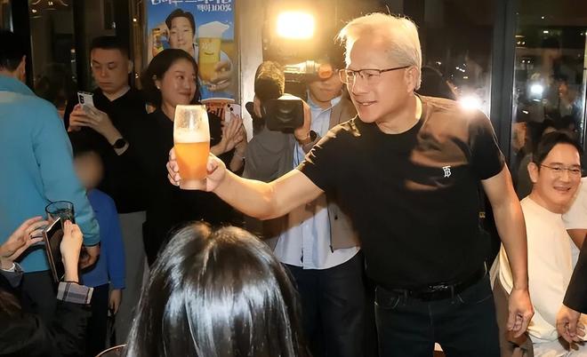 中国市场归0,套现70亿,被做空,黄仁勋指望“炸鸡外交”_中国市场归0,套现70亿,被做空,黄仁勋指望“炸鸡外交”_