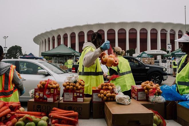 _美政府“停摆”满月,民生经济双重承压_美政府“停摆”满月,民生经济双重承压