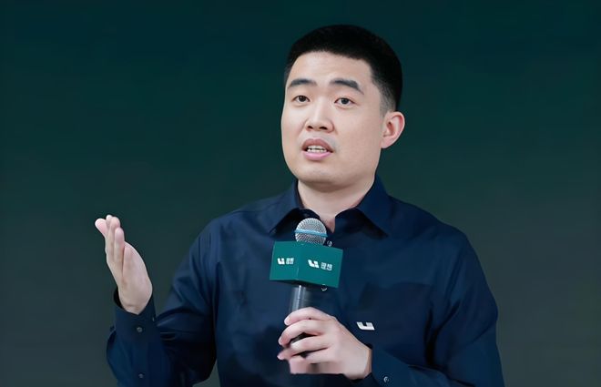 汽车业务亏损,李想造AI眼镜能拯救腰斩的股价吗?__汽车业务亏损,李想造AI眼镜能拯救腰斩的股价吗?