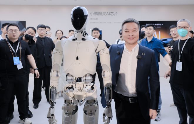 汽车业务亏损,李想造AI眼镜能拯救腰斩的股价吗?_汽车业务亏损,李想造AI眼镜能拯救腰斩的股价吗?_