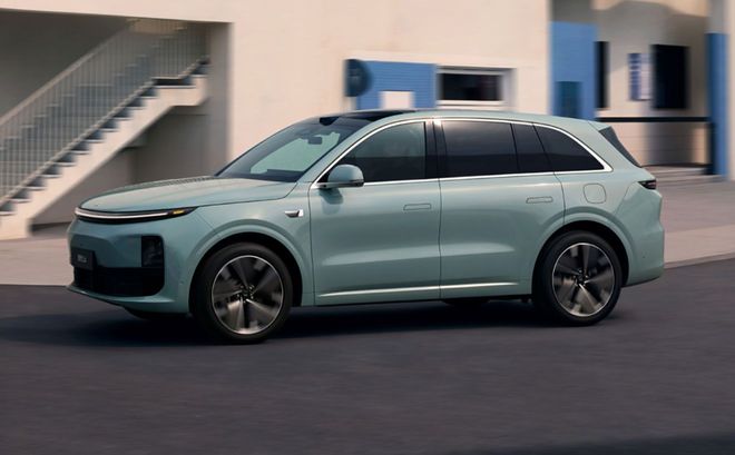 汽车业务亏损,李想造AI眼镜能拯救腰斩的股价吗?__汽车业务亏损,李想造AI眼镜能拯救腰斩的股价吗?