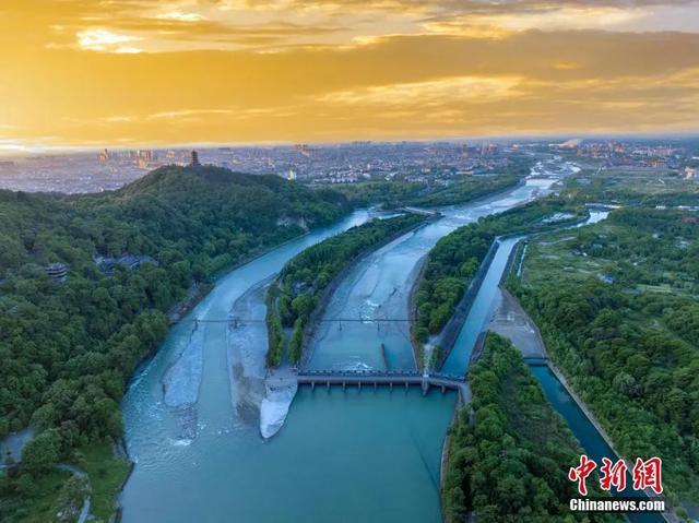 中法元首都江堰对话：品悟治水与治国之道