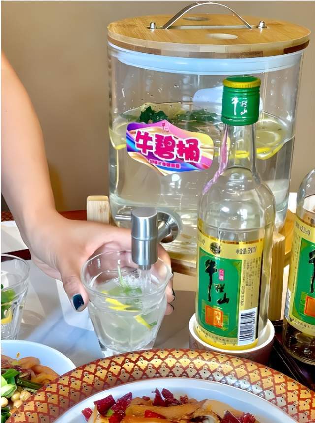 茅台酒一摔成名的事件分析__茅台跌到多少钱一股才算正常