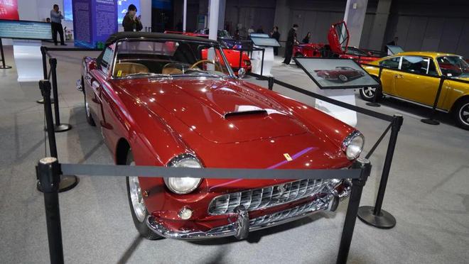 聚焦进博｜最“贵”展区诞生！11款跨越半个世纪的老爷车同台