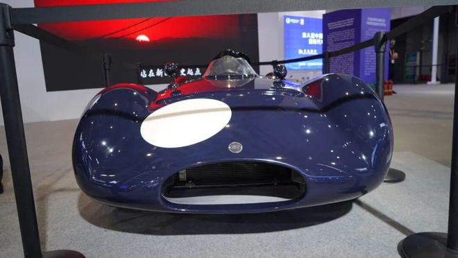 聚焦进博|最“贵”展区诞生!11款跨越半个世纪的老爷车同台_聚焦进博|最“贵”展区诞生!11款跨越半个世纪的老爷车同台_