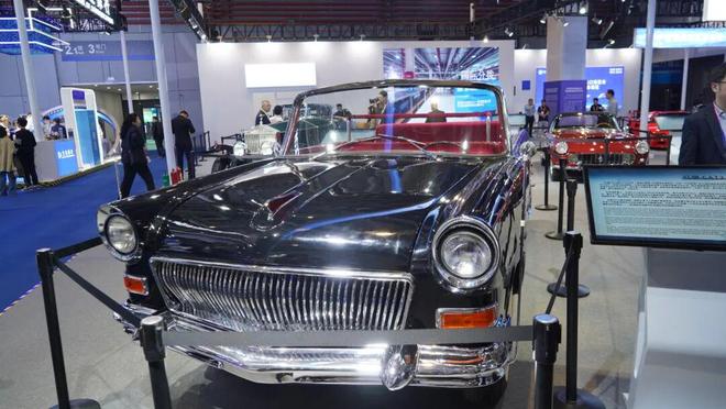 聚焦进博|最“贵”展区诞生!11款跨越半个世纪的老爷车同台__聚焦进博|最“贵”展区诞生!11款跨越半个世纪的老爷车同台