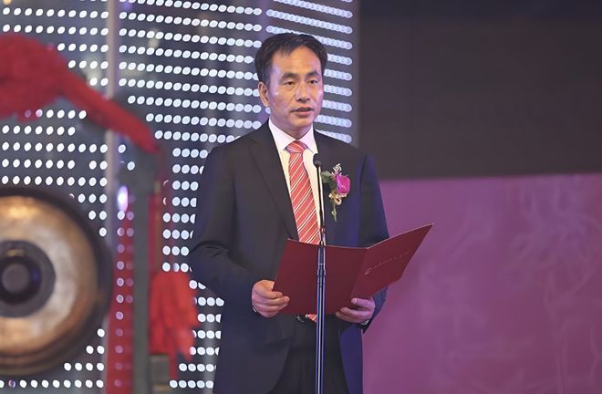 _“钢铁大亨”投资“口罩大王”，两个月浮盈近10亿_“钢铁大亨”投资“口罩大王”，两个月浮盈近10亿