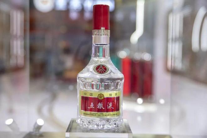 第八代五粮液开票价被指降至900元/瓶 公司：所谓“降价”为补贴后价格变化